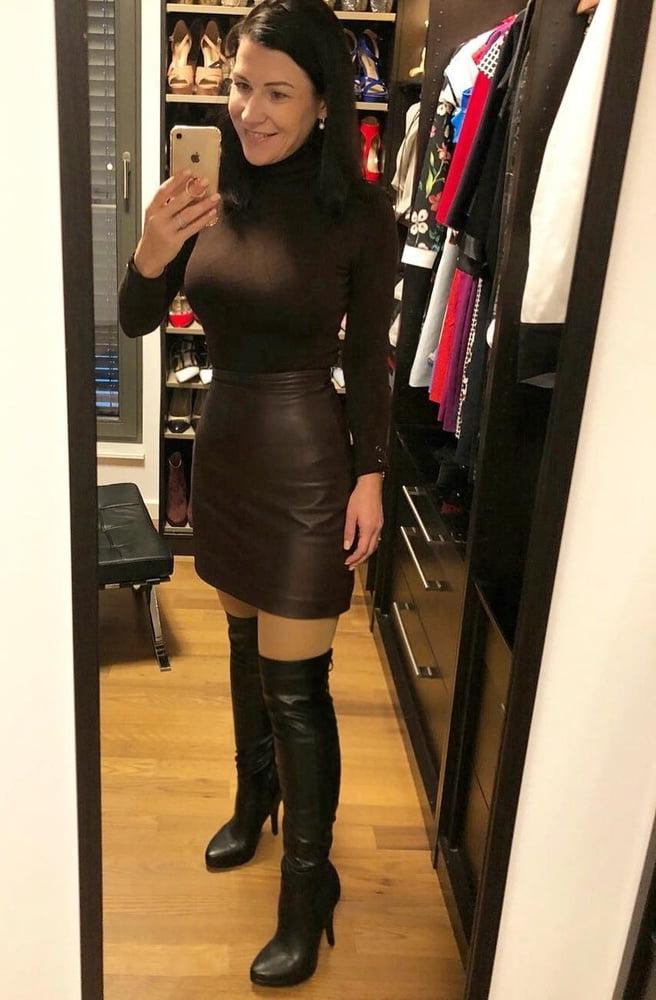 25P Insta Milfs &amp; Gilfs Wearing Boots 8