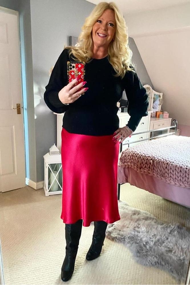 25P Milfs &amp; Gilfs wearing boots no.40