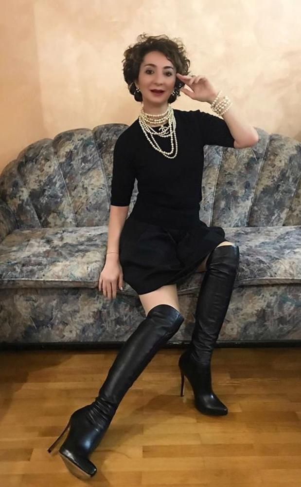 25P Milfs &amp; Gilfs wearing boots no.40