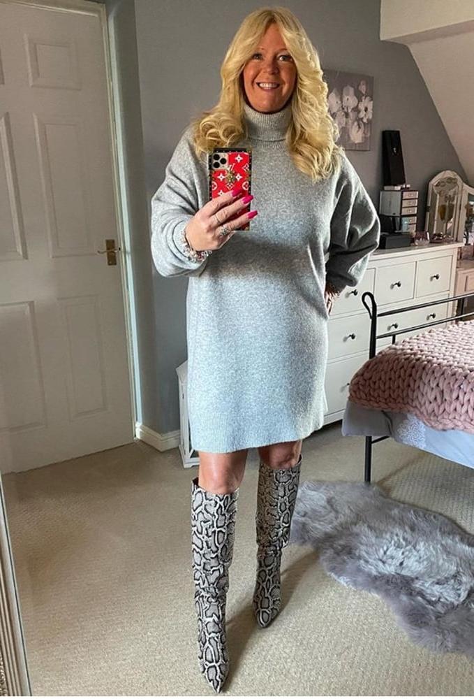 25P Milfs &amp; Gilfs wearing boots no.40