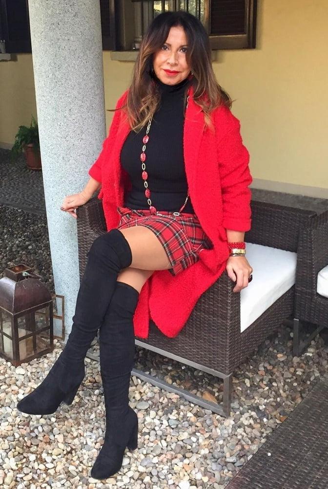 25P Milfs &amp; Gilfs wearing boots no.40