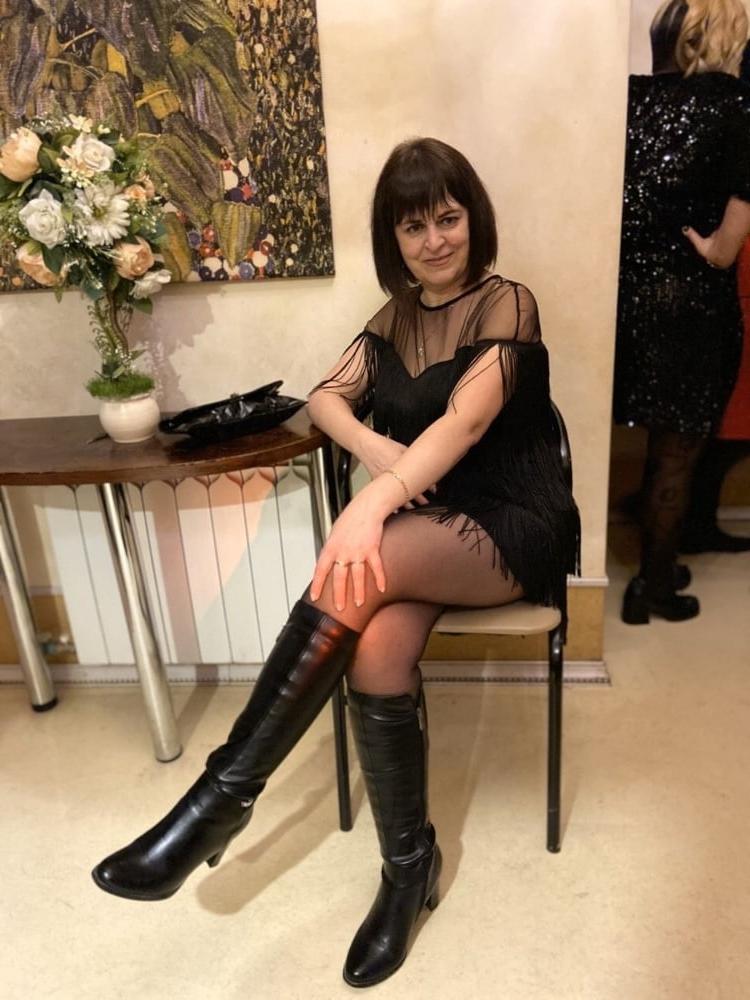 25P Milfs &amp; Gilfs wearing boots no.40