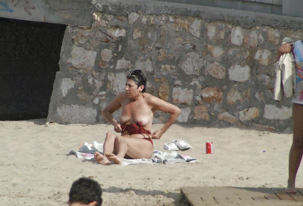 23P Beautiful Beach Changing Babes By Voyeur TROC