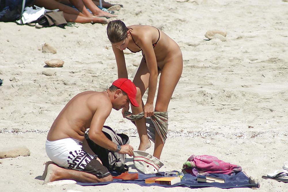 23P Beautiful Beach Changing Babes By Voyeur TROC