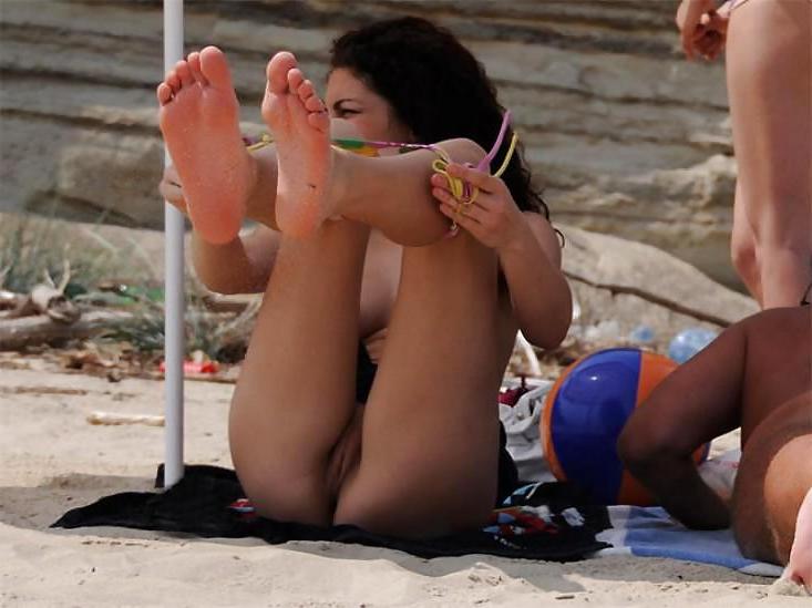 23P Beautiful Beach Changing Babes By Voyeur TROC