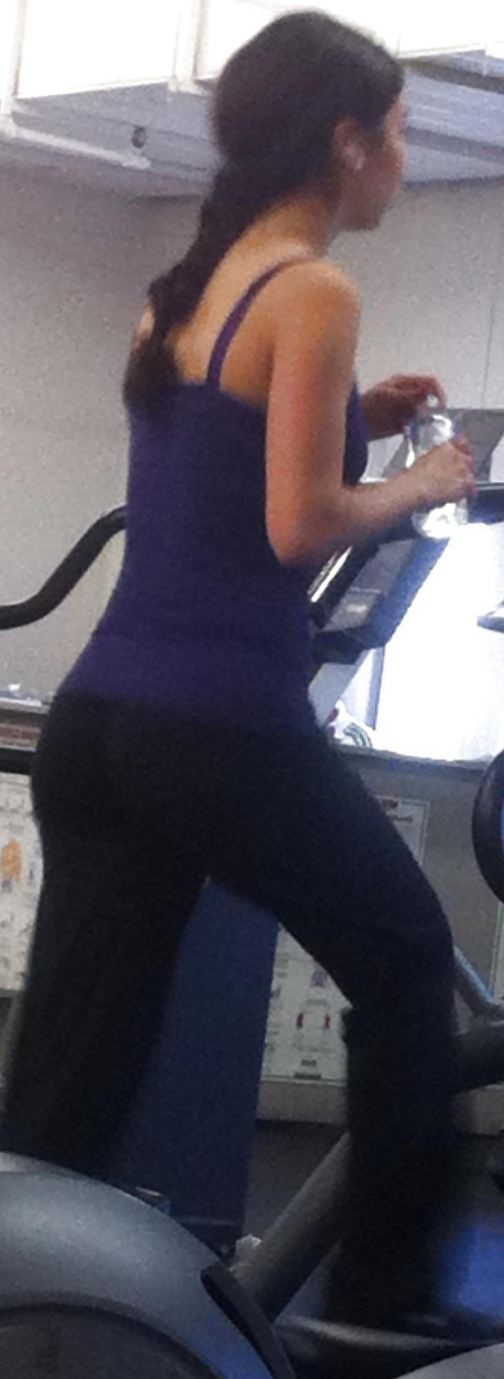 6P Candid Brunette Working Out In Spandex