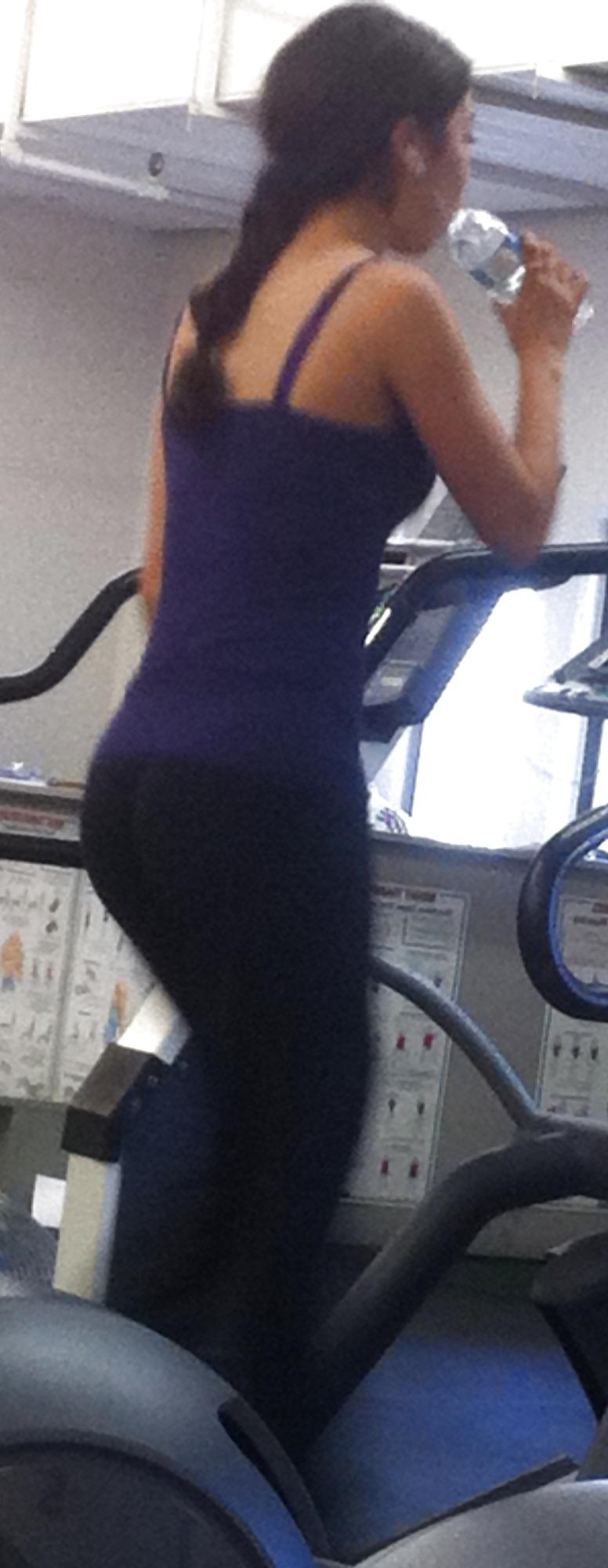 6P Candid Brunette Working Out In Spandex