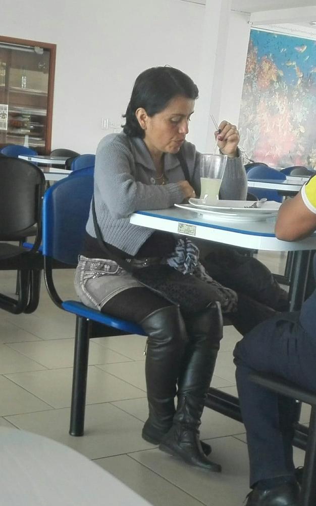 25P Milfs &amp; Gilfs wearing boots no.25
