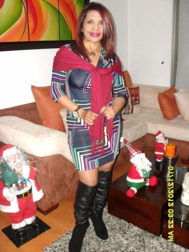 25P Milfs &amp; Gilfs wearing boots no.25