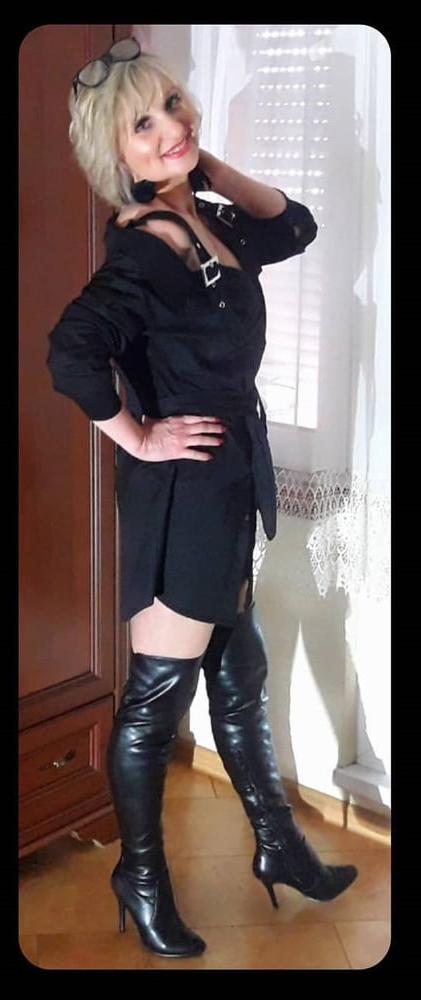 25P Milfs &amp; Gilfs wearing boots no.25