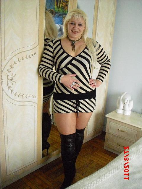 25P Milfs &amp; Gilfs wearing boots no.18