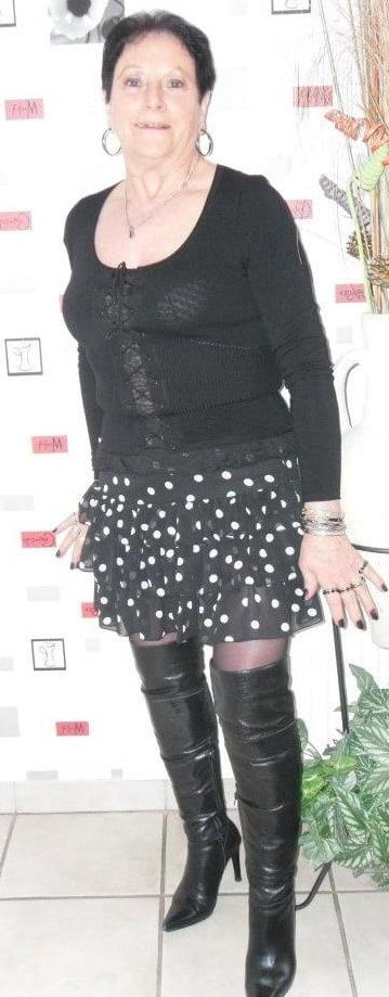 25P Milfs &amp; Gilfs wearing boots no.18