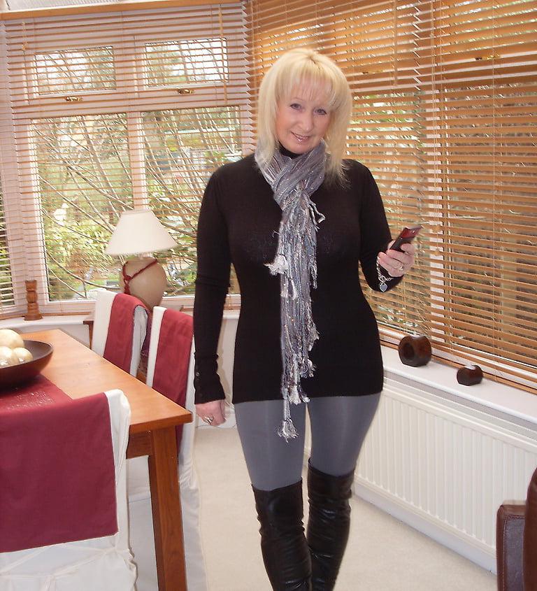 25P Milfs &amp; Gilfs wearing boots no.18
