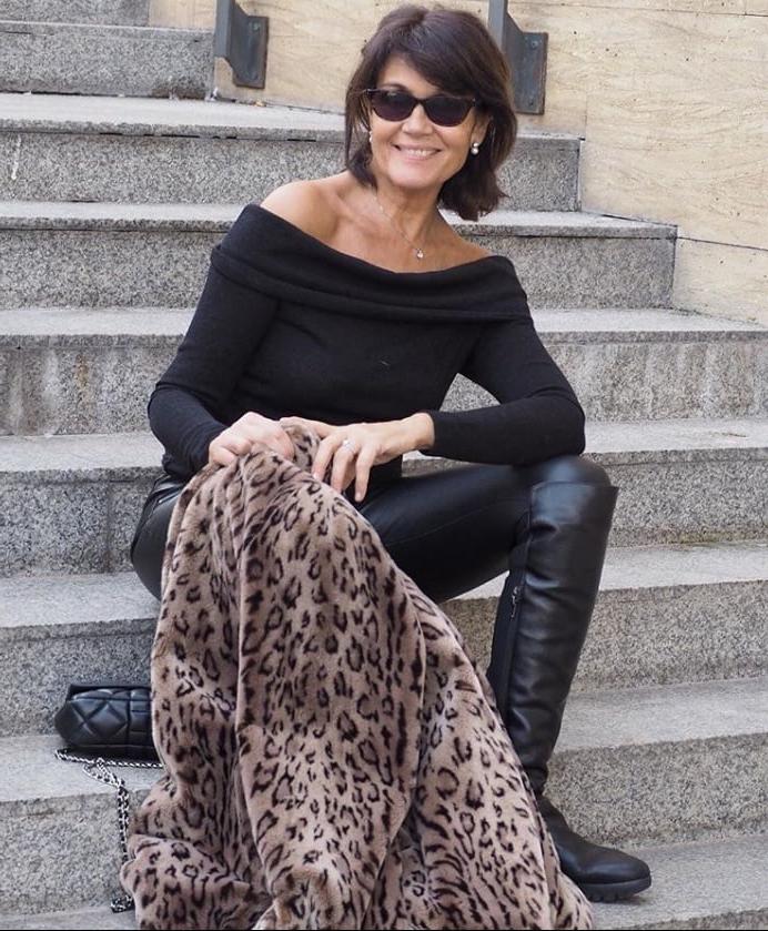 25P Insta Milfs &amp; Gilfs Wearing Boots 2