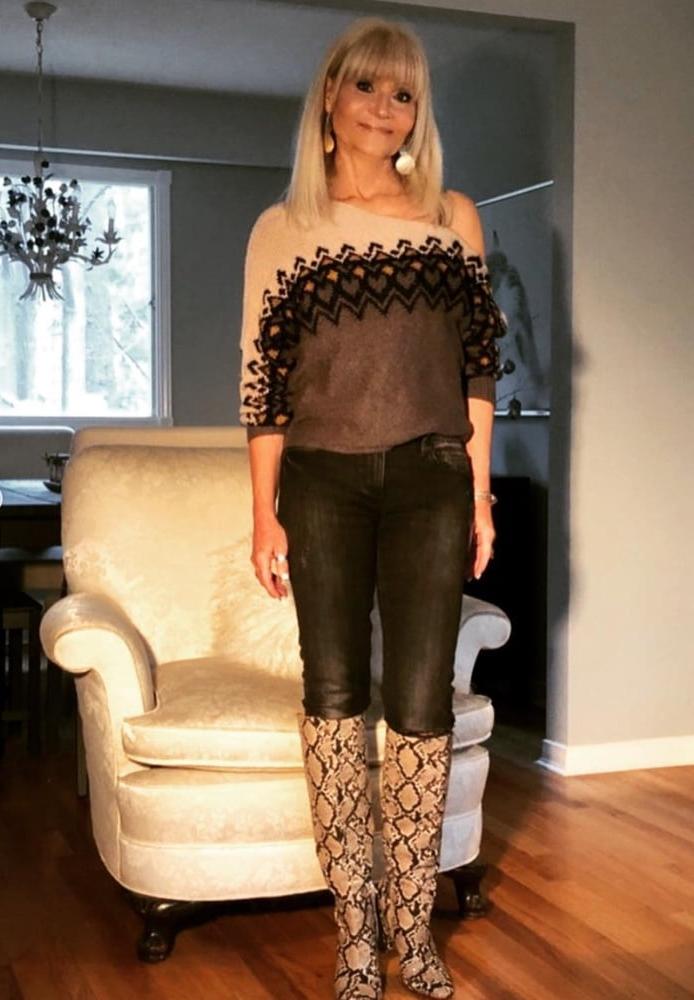 25P Insta Milfs &amp; Gilfs Wearing Boots 2