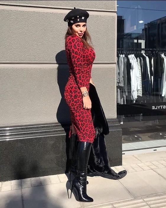 25P Insta Milfs &amp; Gilfs Wearing Boots 2