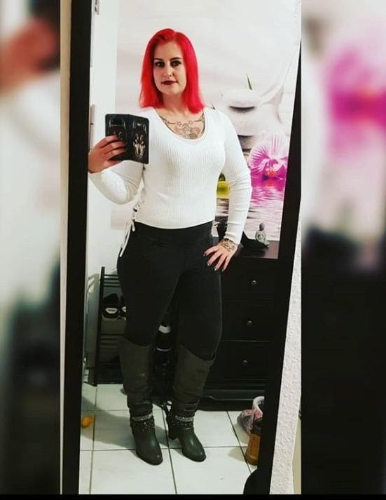 25P Insta Milfs &amp; Gilfs Wearing Boots 2