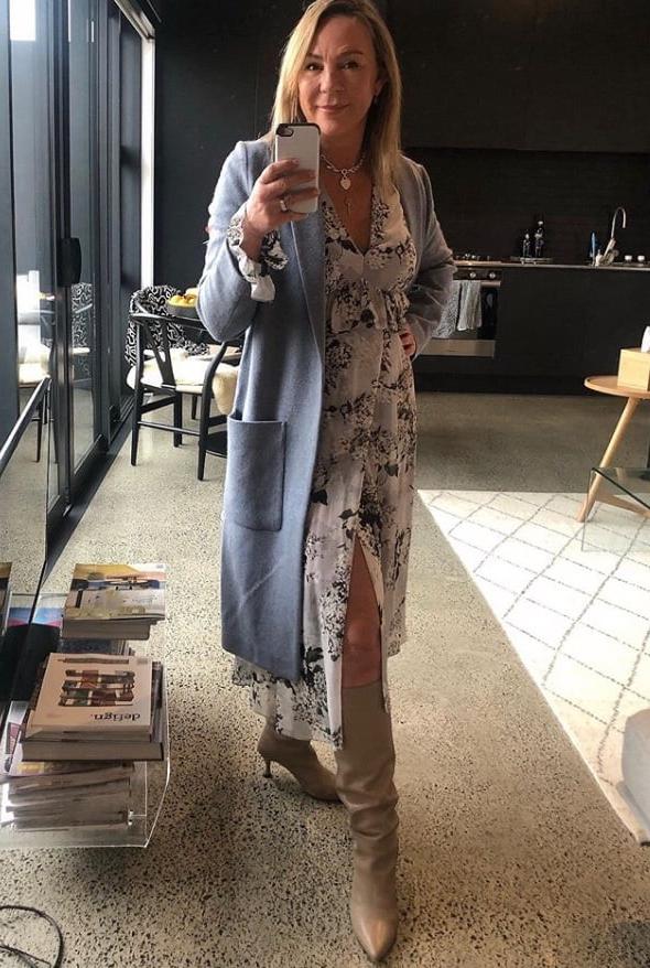 25P Insta Milfs &amp; Gilfs Wearing Boots 2