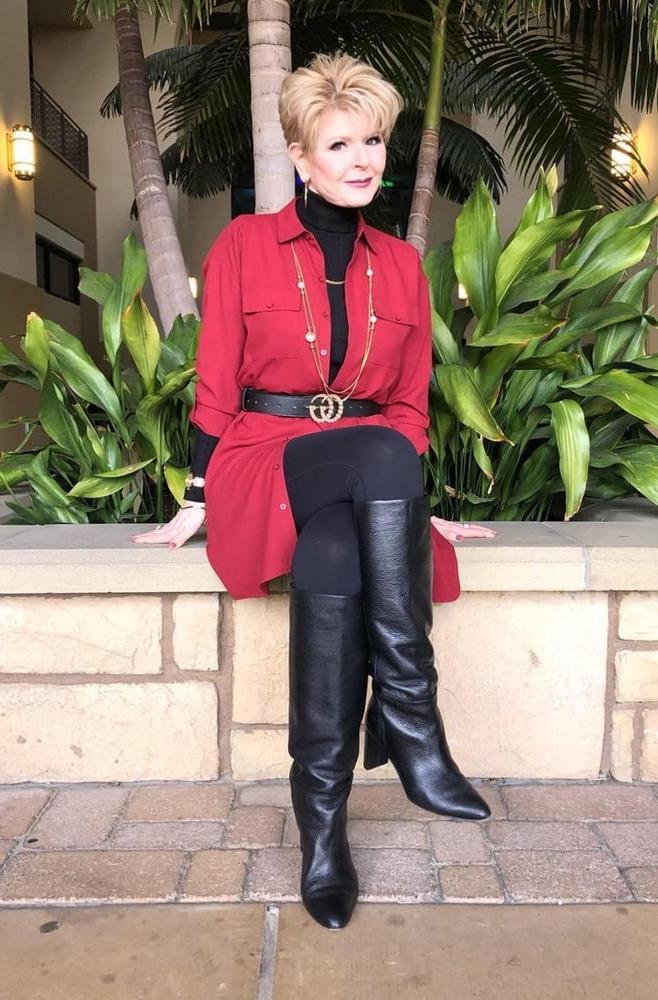 25P Insta Milfs &amp; Gilfs Wearing Boots 2