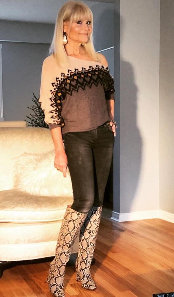 25P Insta Milfs &amp; Gilfs Wearing Boots 2