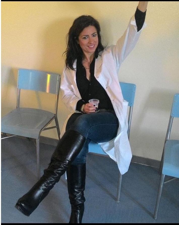 25P Insta Milfs &amp; Gilfs Wearing Boots 2