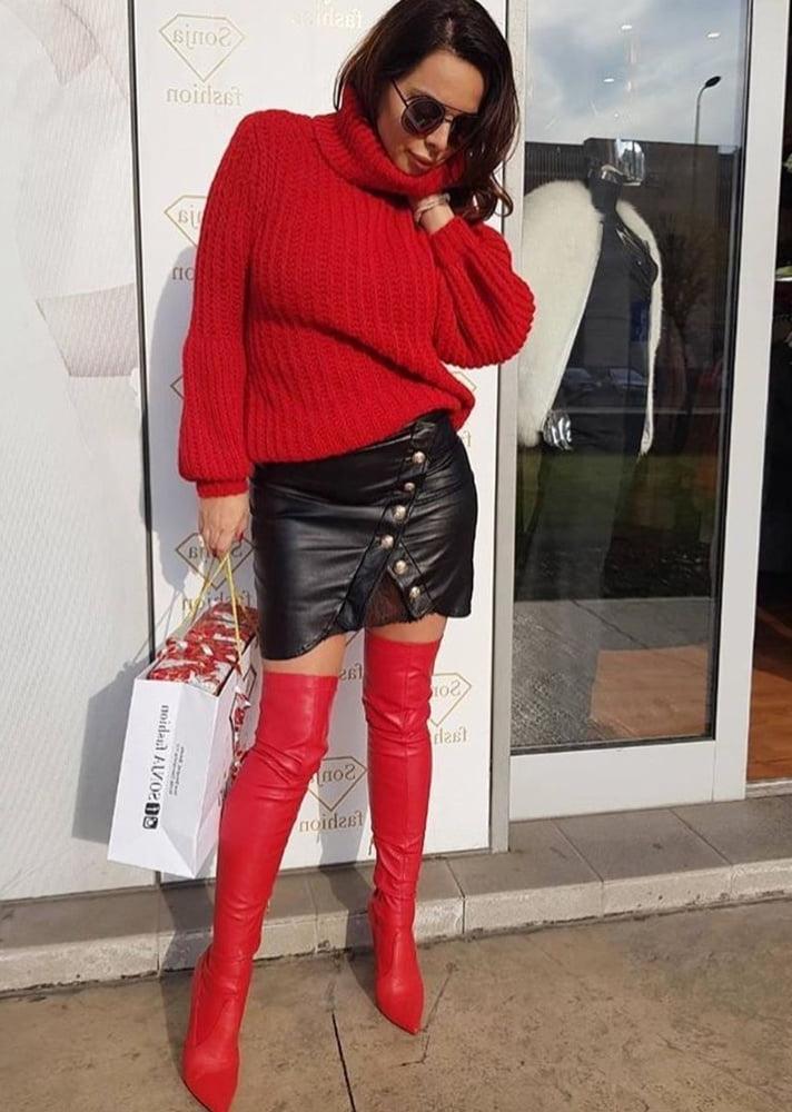 25P Insta Milfs &amp; Gilfs Wearing Boots 2