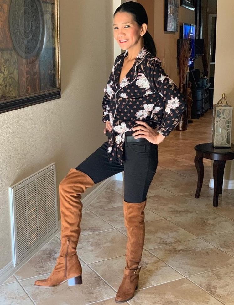 25P Insta Milfs &amp; Gilfs Wearing Boots 2