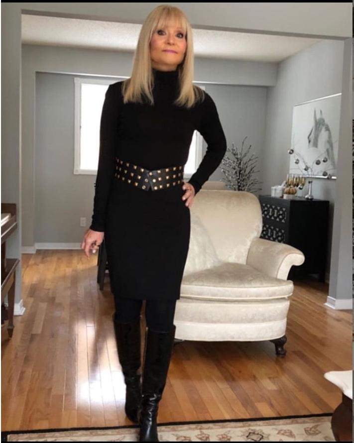 25P Insta Milfs &amp; Gilfs Wearing Boots 5