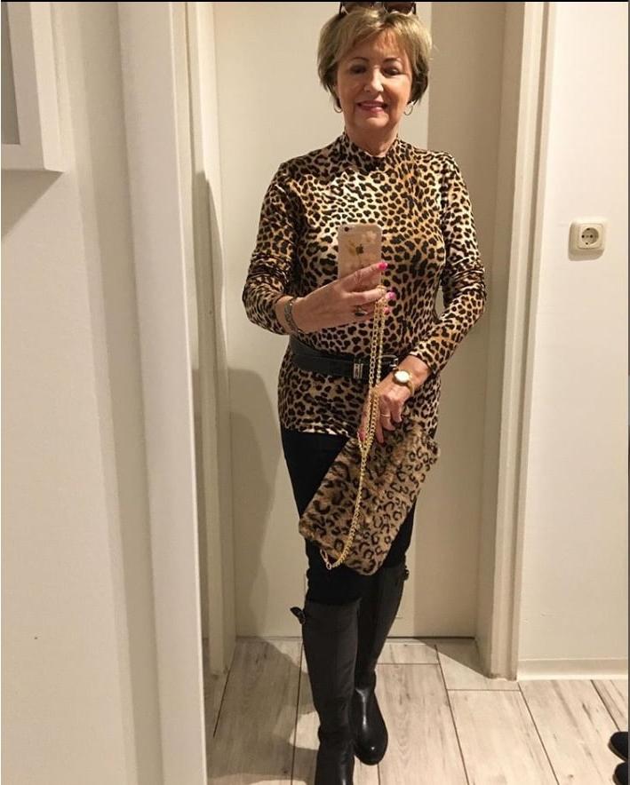 25P Insta Milfs &amp; Gilfs Wearing Boots 5
