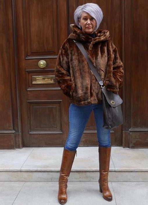 25P Insta Milfs &amp; Gilfs Wearing Boots 5