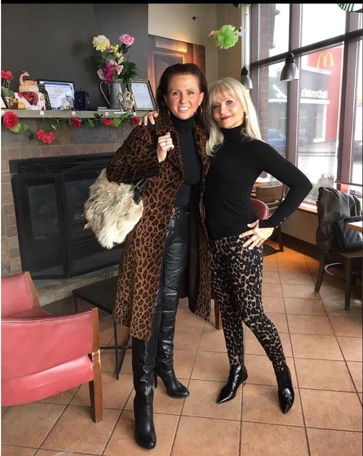 25P Insta Milfs &amp; Gilfs Wearing Boots 5