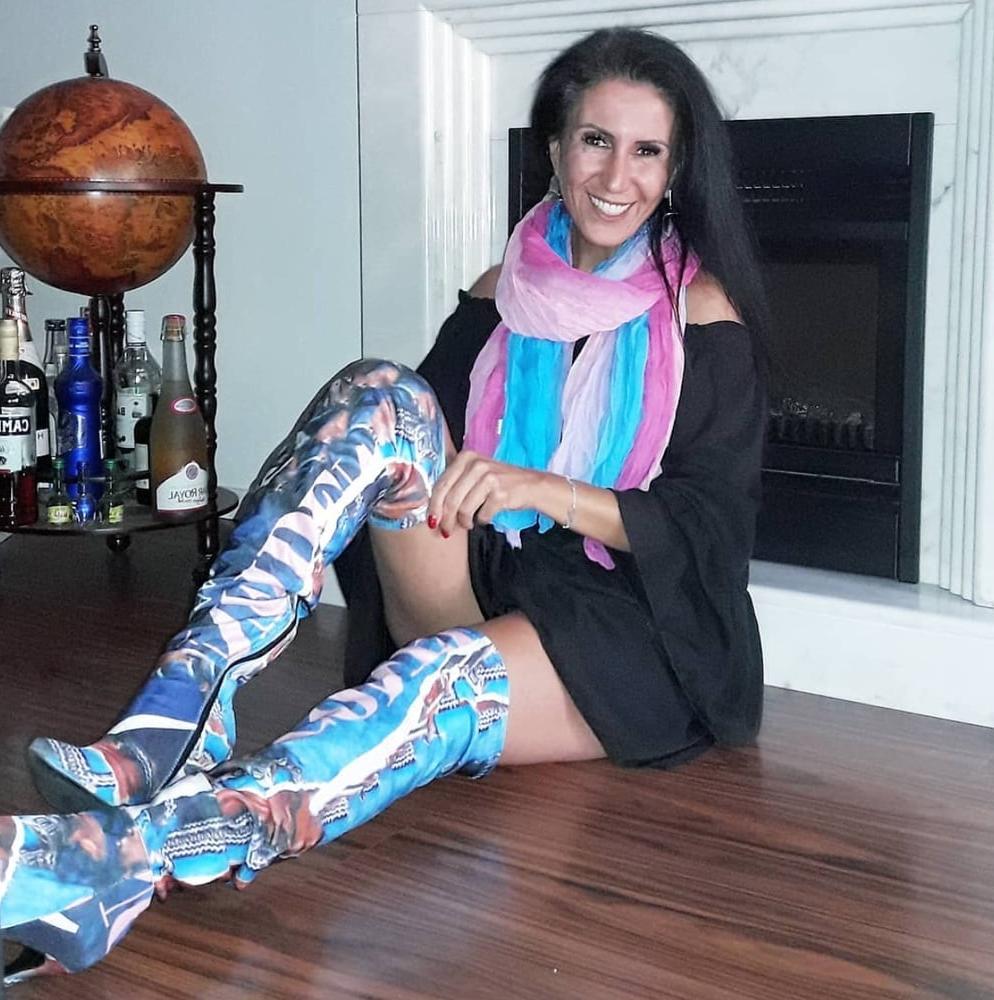 25P Insta Milfs &amp; Gilfs Wearing Boots 5