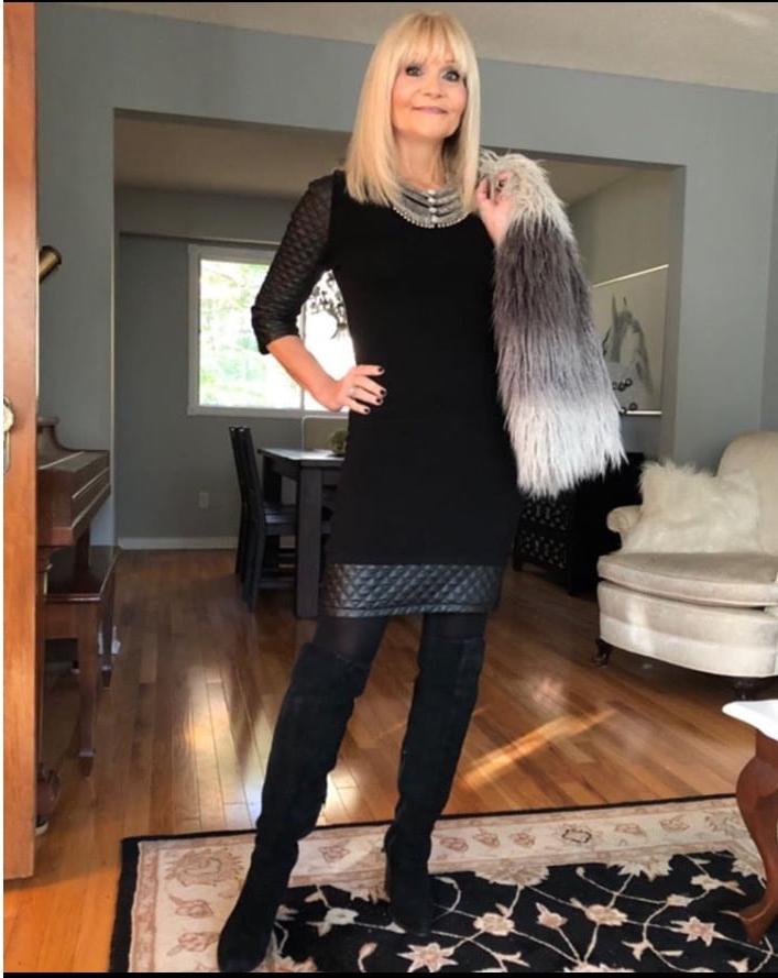 25P Insta Milfs &amp; Gilfs Wearing Boots 5