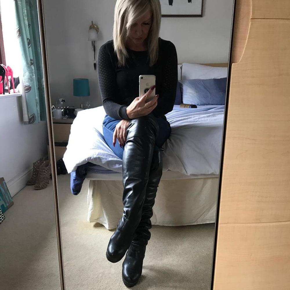 25P Insta Milfs &amp; Gilfs Wearing Boots 5