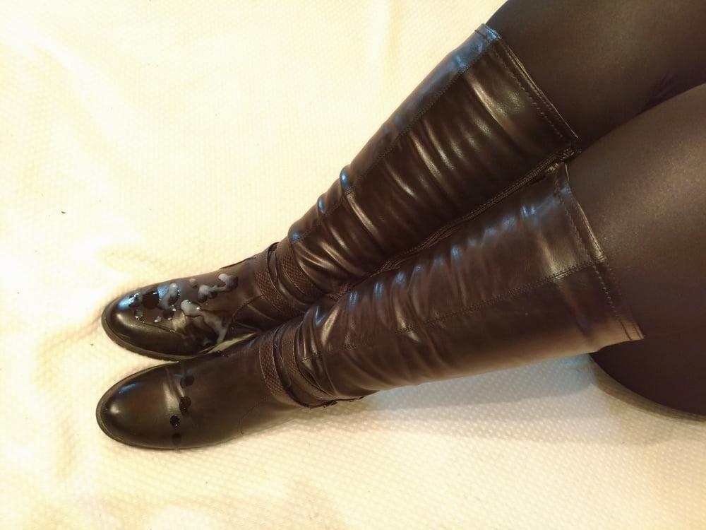 25P Cum covered boots 2