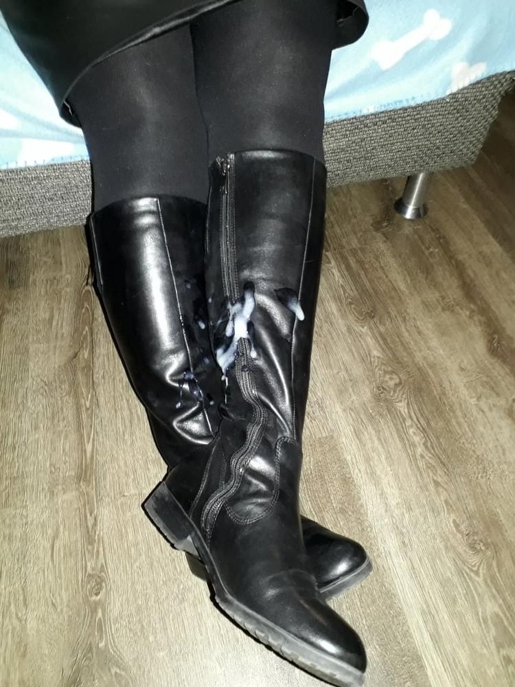25P Cum covered boots 2