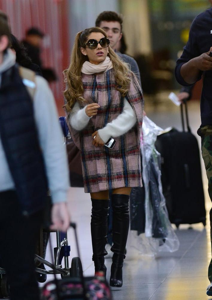 25P Ariana Grande with Boots Vol 09
