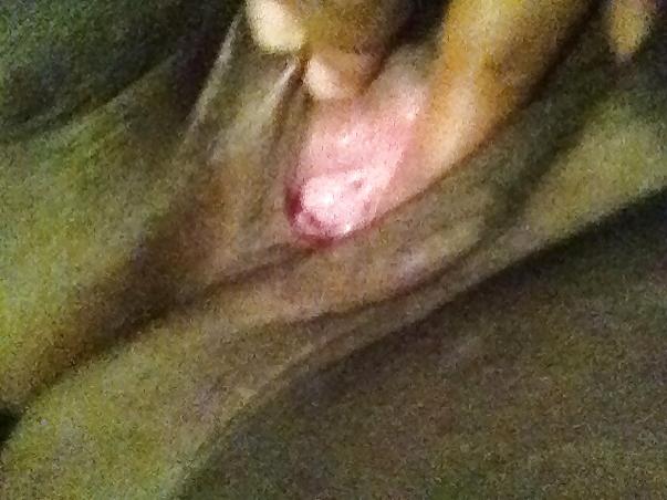 5P Young Ebony Milf Shows Us Her Pussy