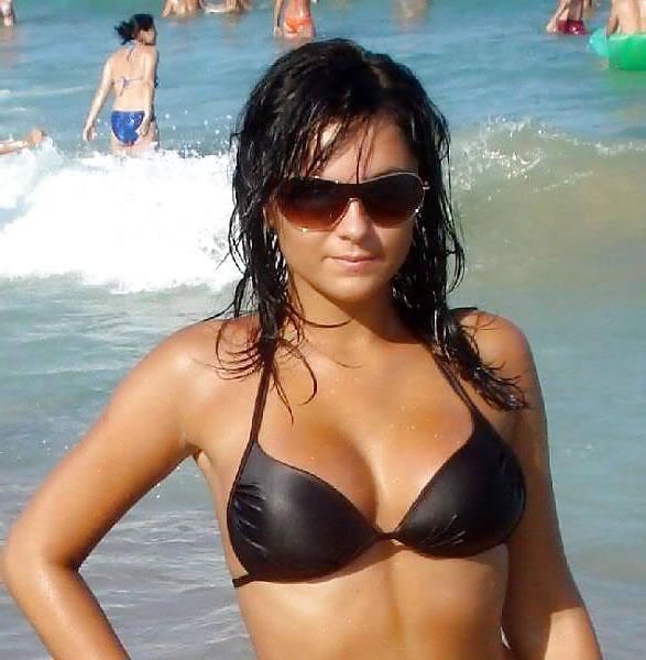 25P Best Clothed Model Chest Contest - Vote