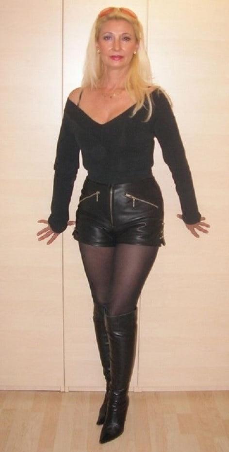 25P Milfs &amp; Gilfs wearing boots no.6