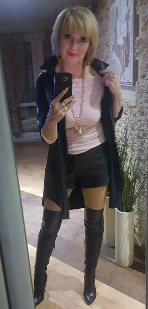 25P Milfs &amp; Gilfs wearing boots no.6