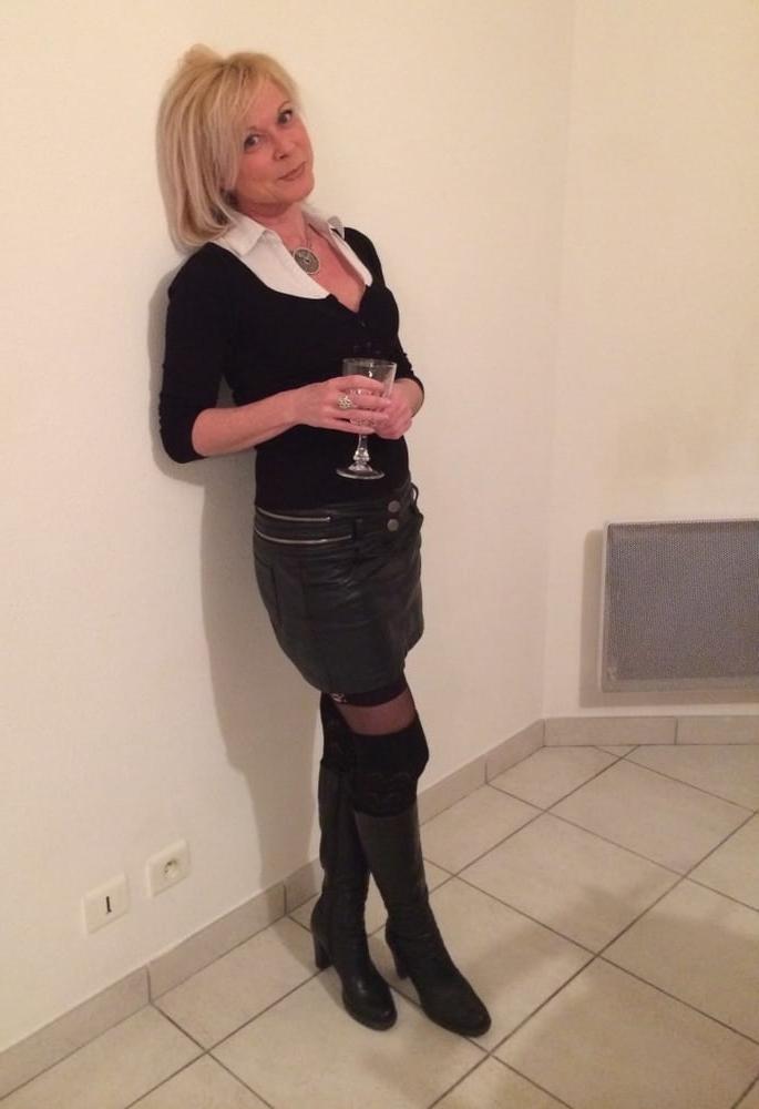 25P Milfs &amp; Gilfs wearing boots no.6