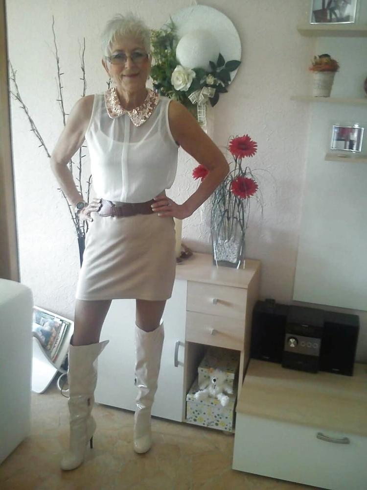 25P Milfs &amp; Gilfs wearing boots no.6