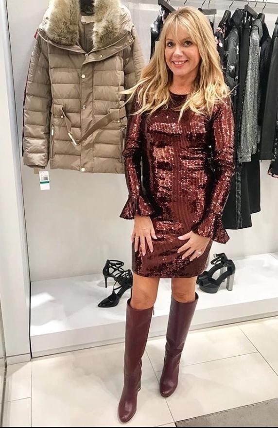 25P Insta Milfs &amp; Gilfs Wearing Boots 7