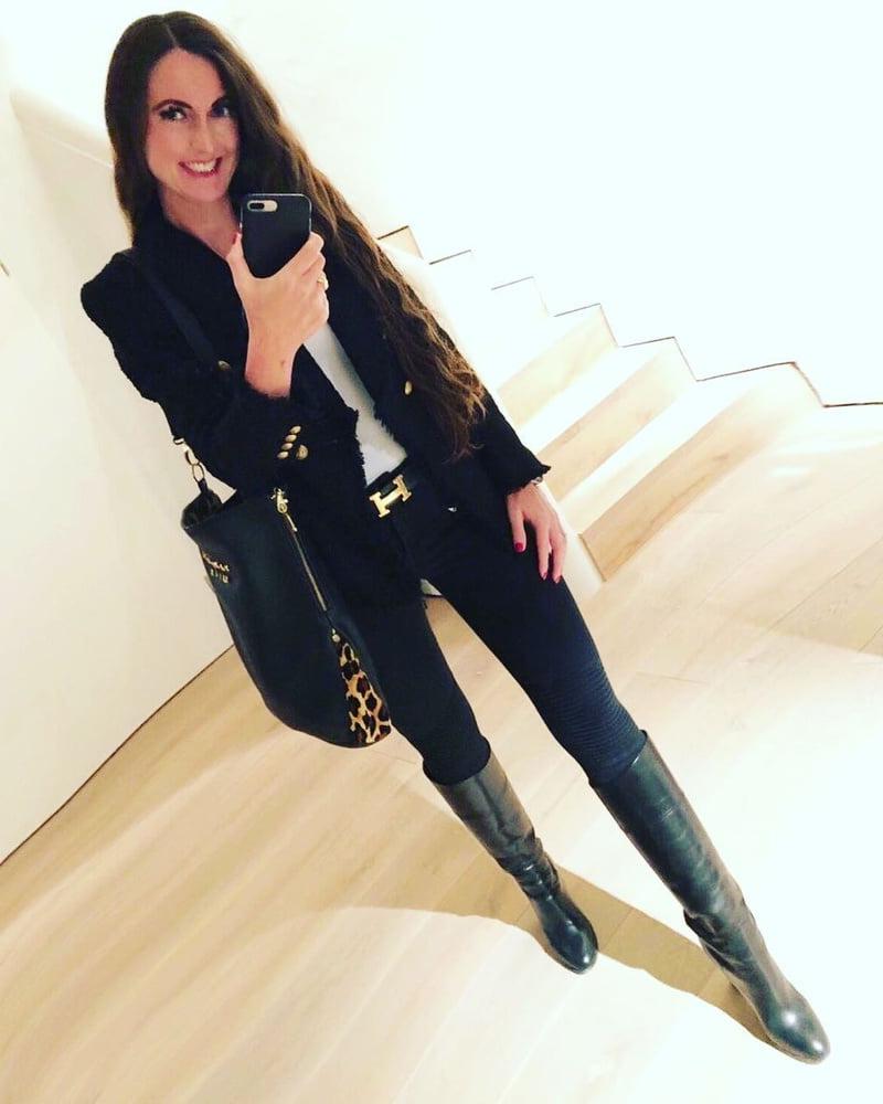 25P Insta Milfs &amp; Gilfs Wearing Boots 7