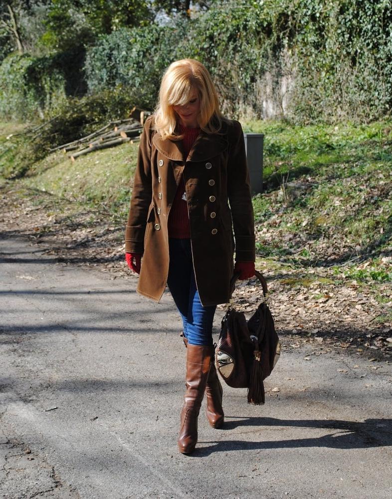 25P Insta Milfs &amp; Gilfs Wearing Boots 4