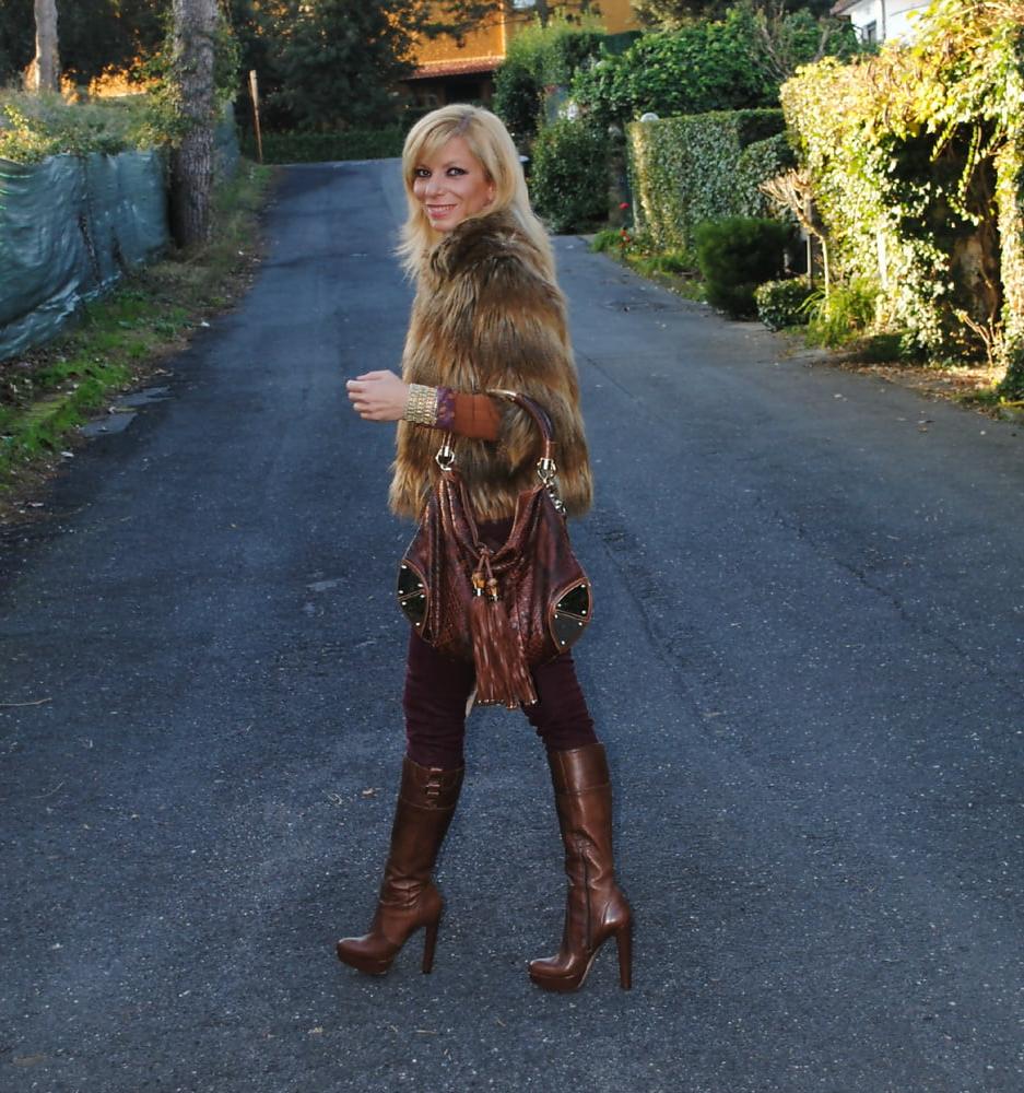 25P Insta Milfs &amp; Gilfs Wearing Boots 4