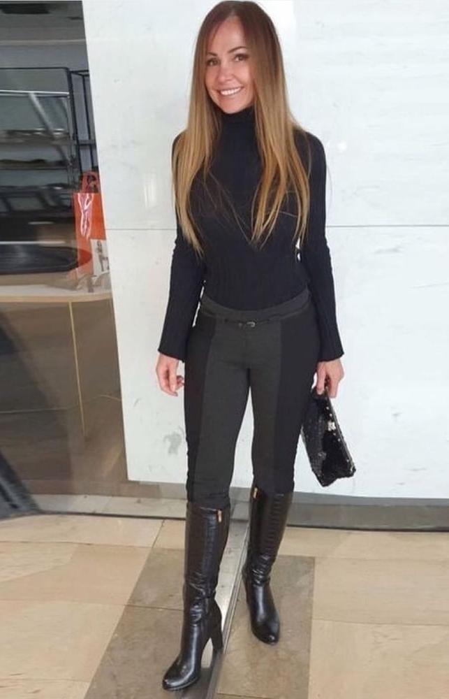 25P Insta Milfs &amp; Gilfs Wearing Boots 4