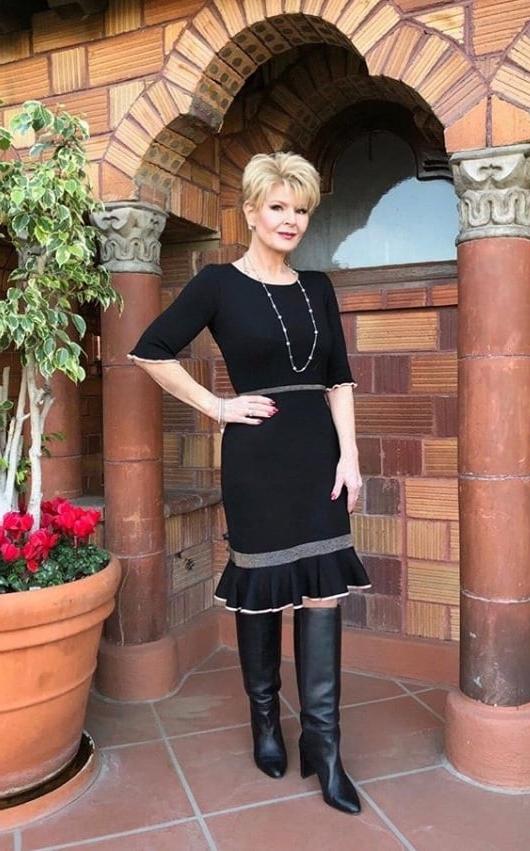 25P Insta Milfs &amp; Gilfs Wearing Boots 4