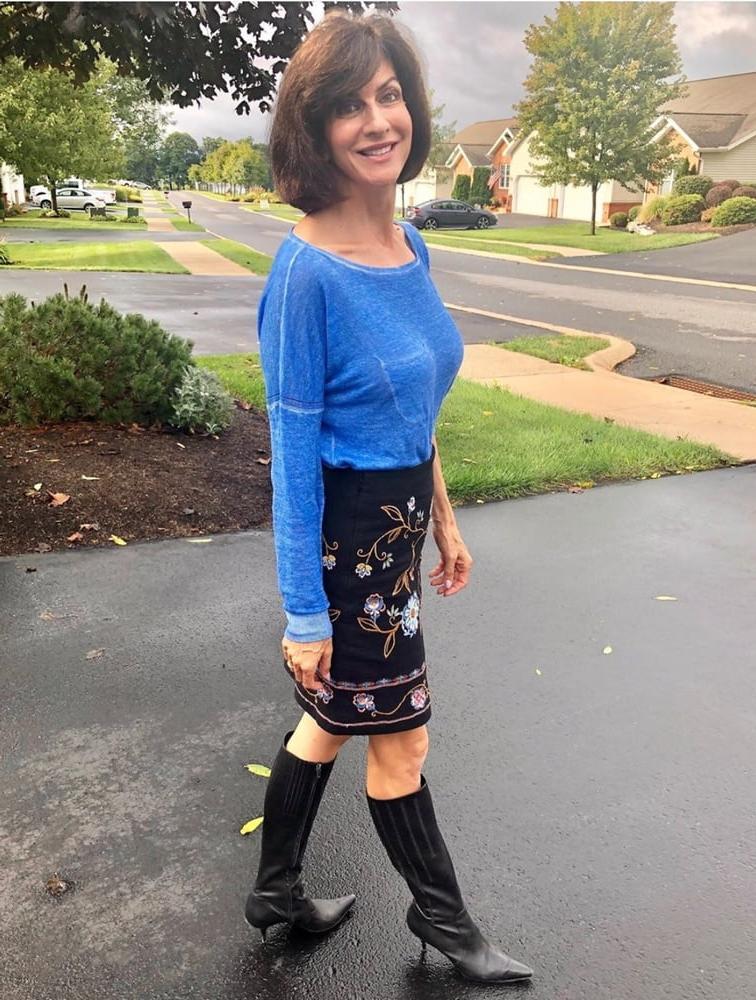 25P Insta Milfs &amp; Gilfs Wearing Boots 4